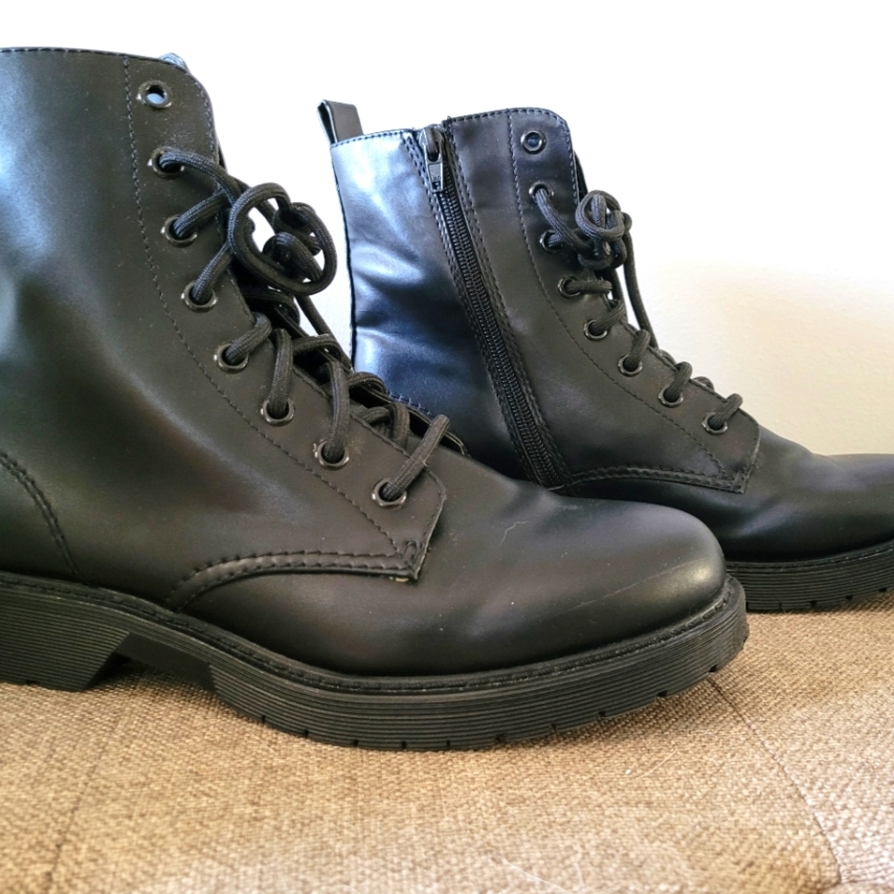 Combat boots